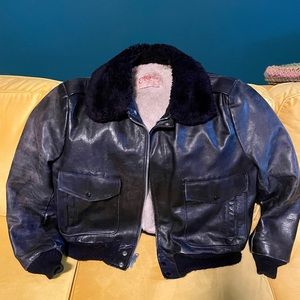 Vintage black leather bomber jacket faux fur collar size 46